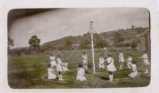 Bere Regis May Pole dancing. 