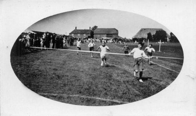 Race at Bere Regis Fete, 1930. 